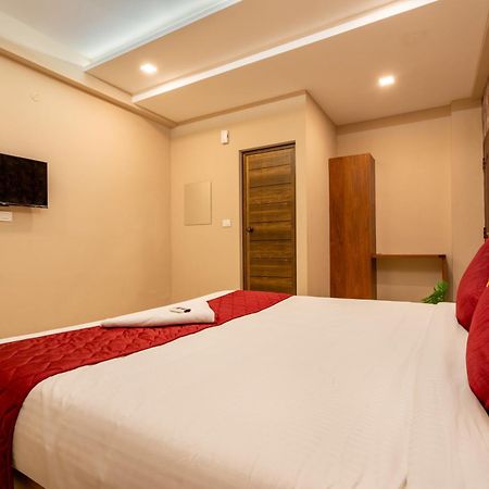 Hotel Yaad Residency Kochi Exterior foto